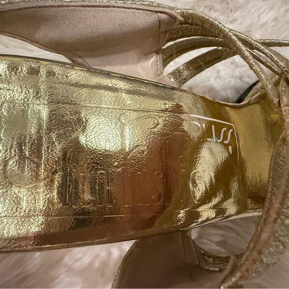 Funky 70s Gold Platform Heels - Picture 6 of 9